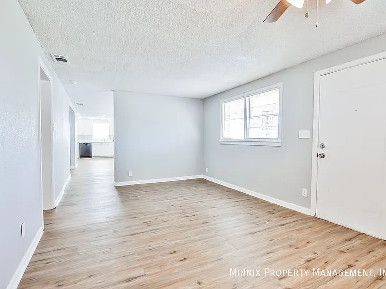 1300 S 11th St — Photo 10