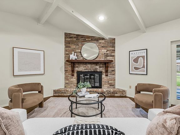 4th image of 141 Travis Ln