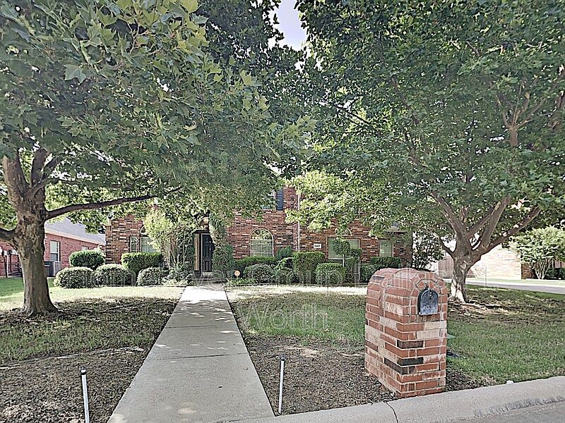1st image of 2607 Chambray Ln