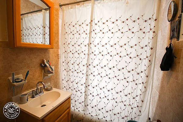 Rented by MySpaceNYC | media 19