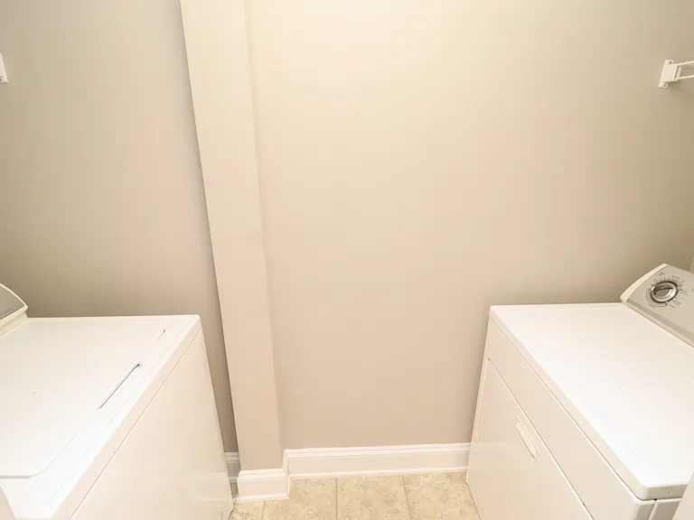 1428 Providence Green Ln — Photo 8