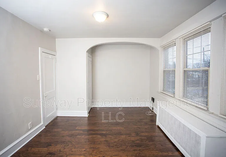 1034B Collings Ave — Photo 3
