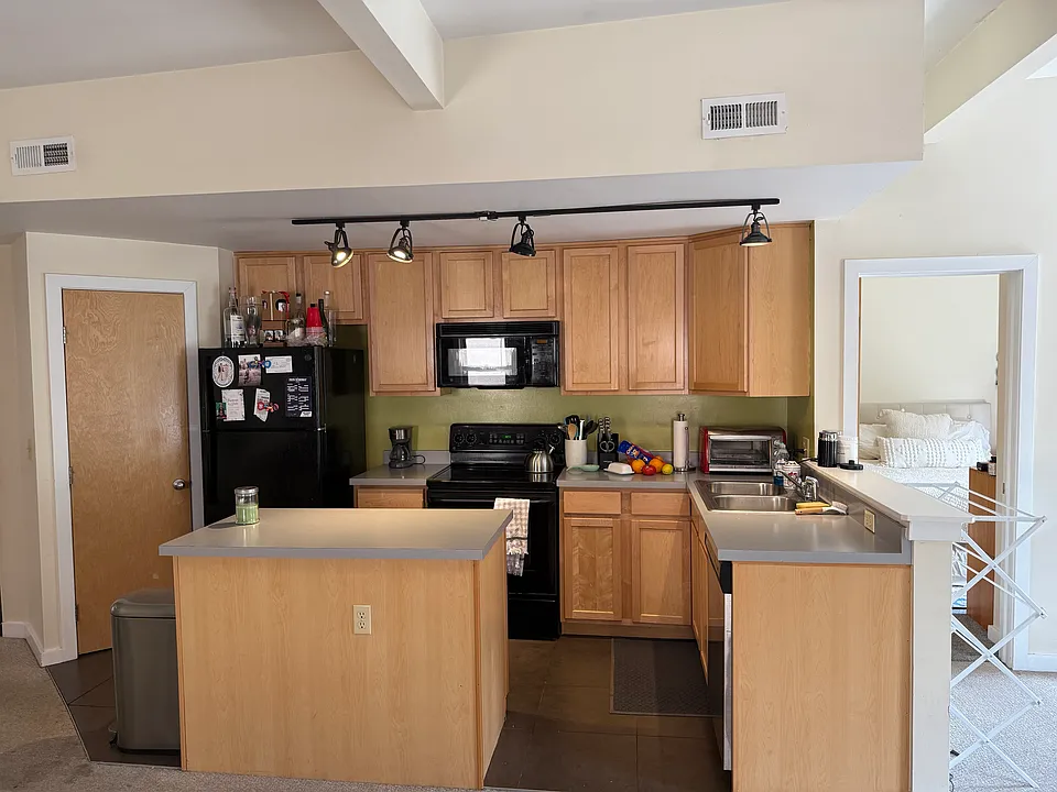 Kitchen Pic #1