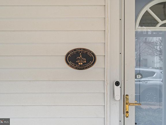 2nd image of 320 Laverne Ave