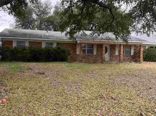 4563 Country Club Rd E, Longview, TX 75602