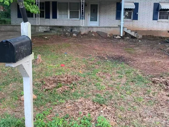 7542 Asbury Dr, Riverdale, GA 30274