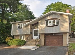33 Laurel Dr, Wayne, NJ 07470