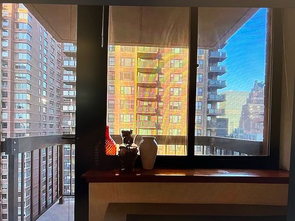 5th image of 250 E 40th St APT 35C