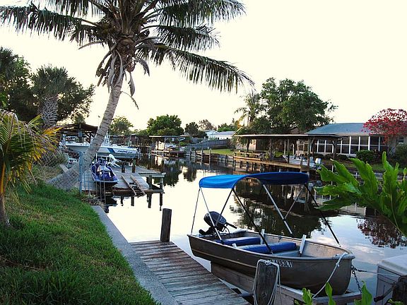 boat friendly neighborhood facing East