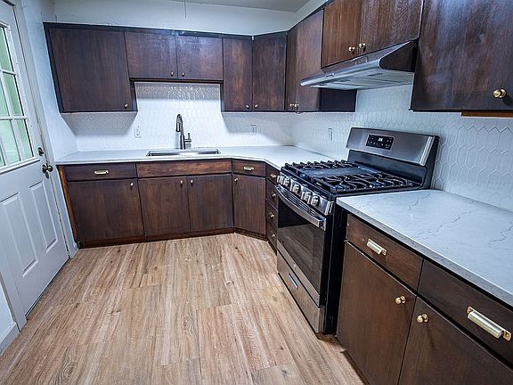 5th image of 307 W Rickenbacker Dr