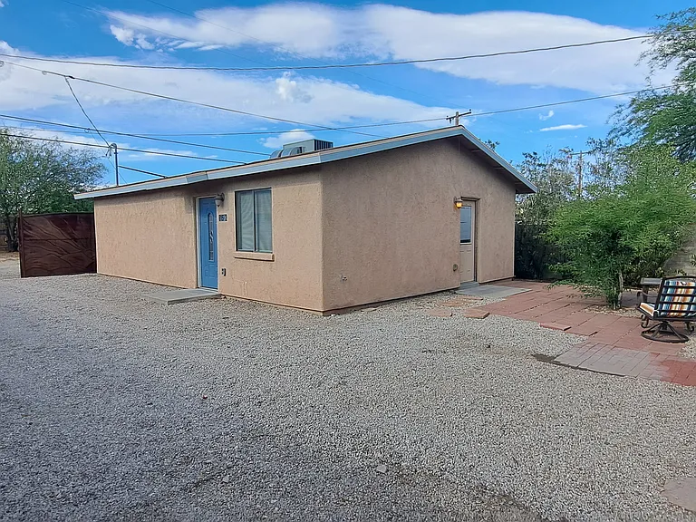 615 E Linden St — Photo 1