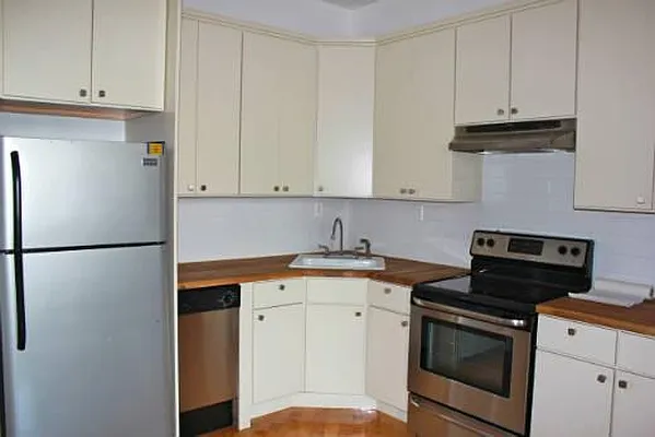 Rented by Dream Space Realty | media 8