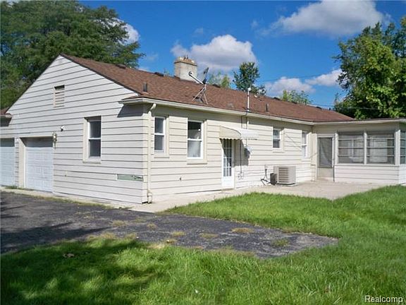 4th image of 29050 Brooks Ln