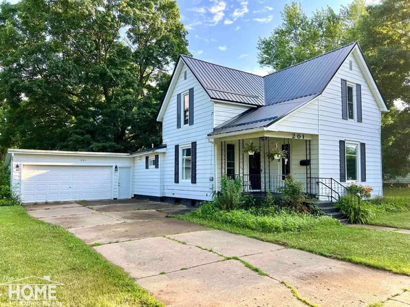 201 Mason St, Chesaning, MI 48616