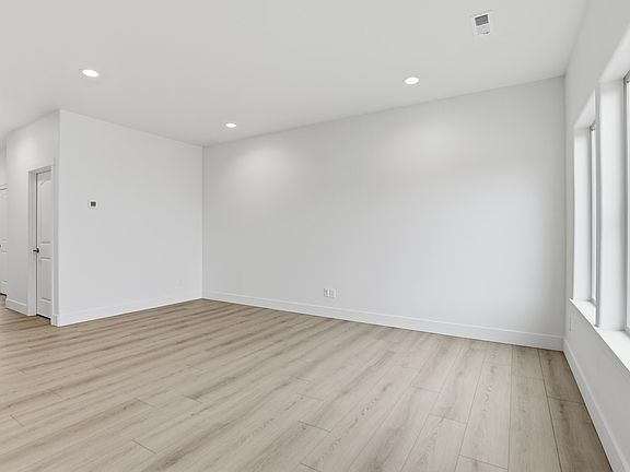 3rd image of 639 N Creative Way