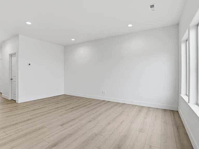 639 N Creative Way — Photo 3