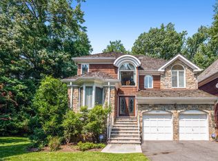 5507 Thornbush Ct, Bethesda, MD 20814