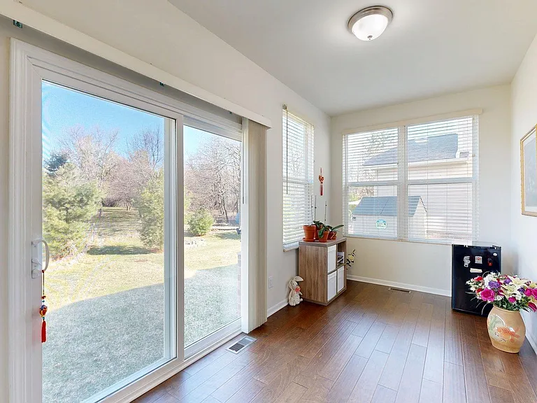2901 Dillon Dr — Photo 5
