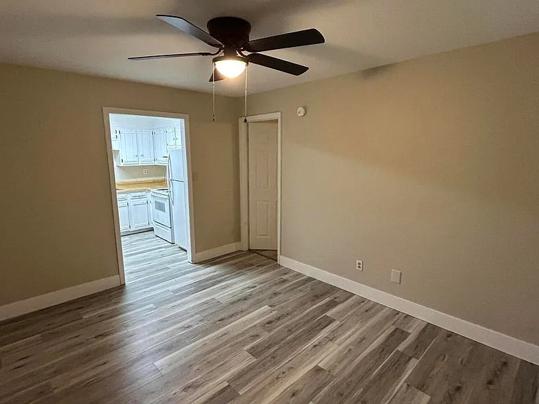 572 Highland Dr SW #8 — Photo 1