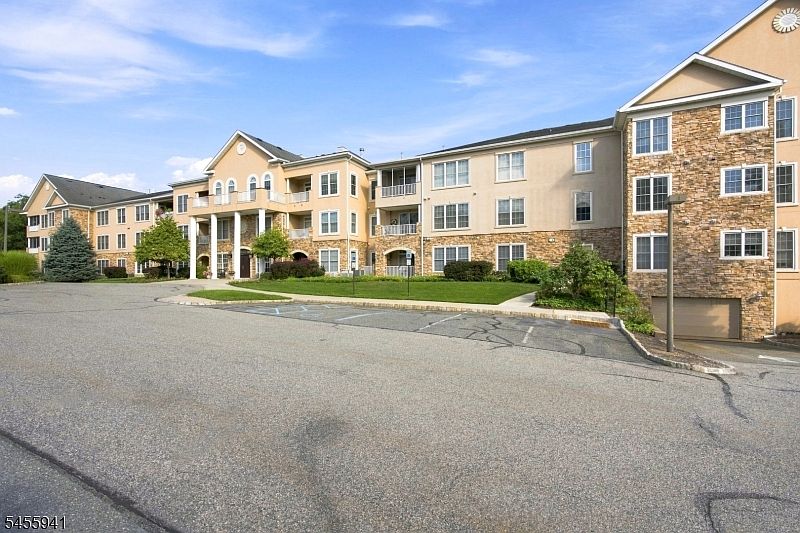 1st image of 505 Cleveland Ln