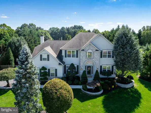 8 Streamlet Ct, Lumberton, NJ 08048