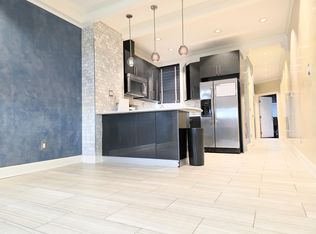 749 40th St #2R, Brooklyn, NY 11232