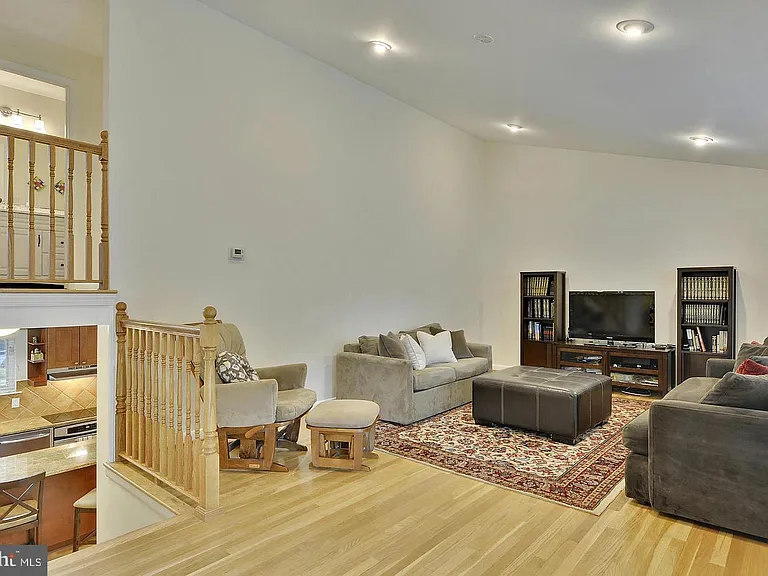 717 Hillsboro Dr — Photo 20