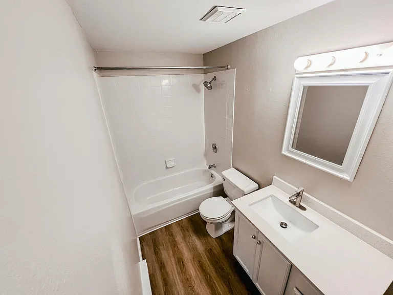 Highland Apartments - 12233-3 — Photo 12