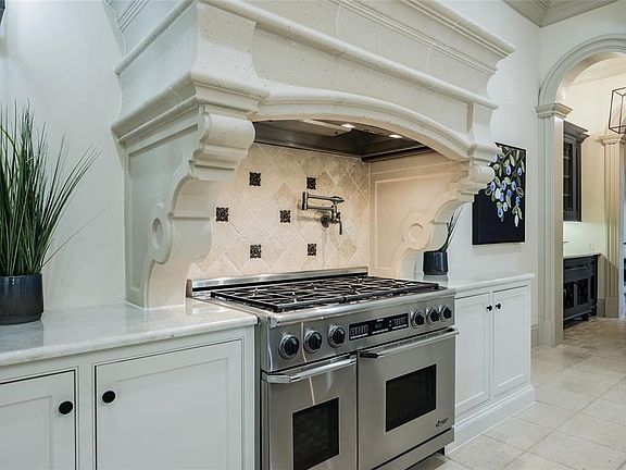 4th image of 5274 Monterey Dr