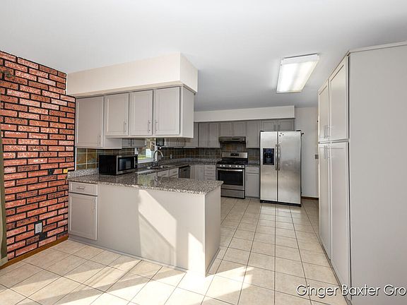 5th image of 338 Cleveland St W
