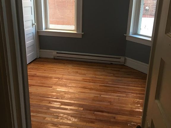 3rd image of 119 N Ellis St