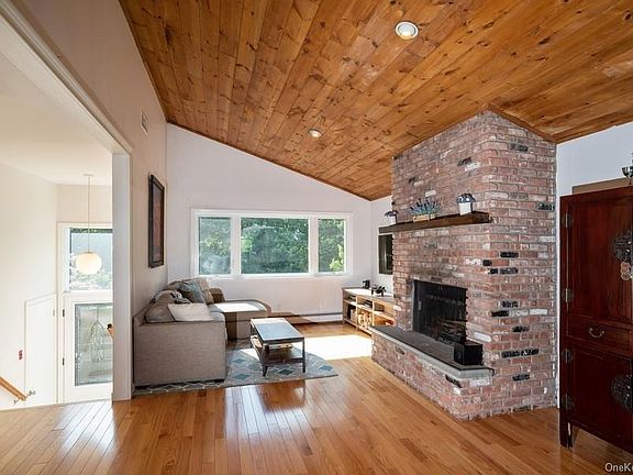 4th image of 36 Riverview Ave