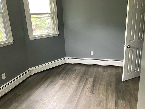 5th image of 208 Howard Ave