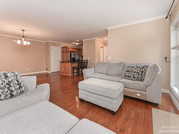 5th image of 3362 Endsleigh Ln