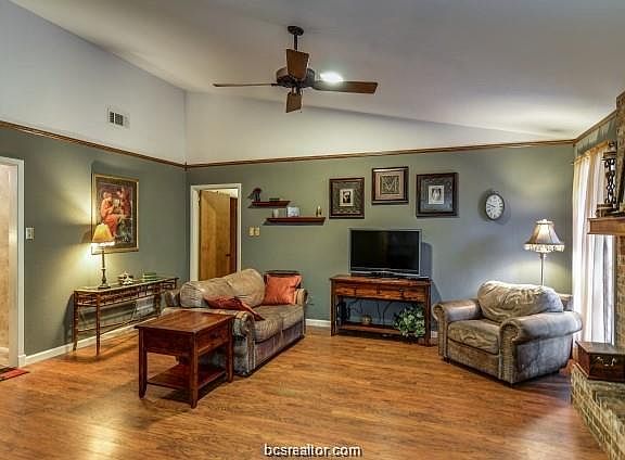 4th image of 3017 Adrienne Dr