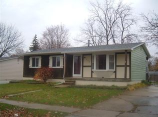 979 Parallel St, Fenton, MI 48430