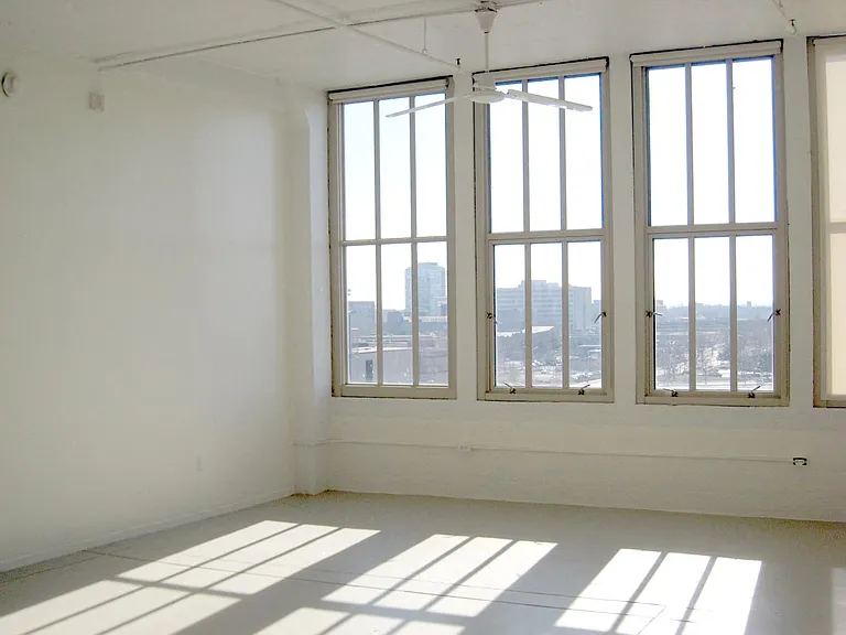 815 W Market St — Photo 5