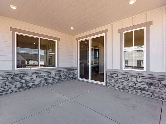 Covered rear patio