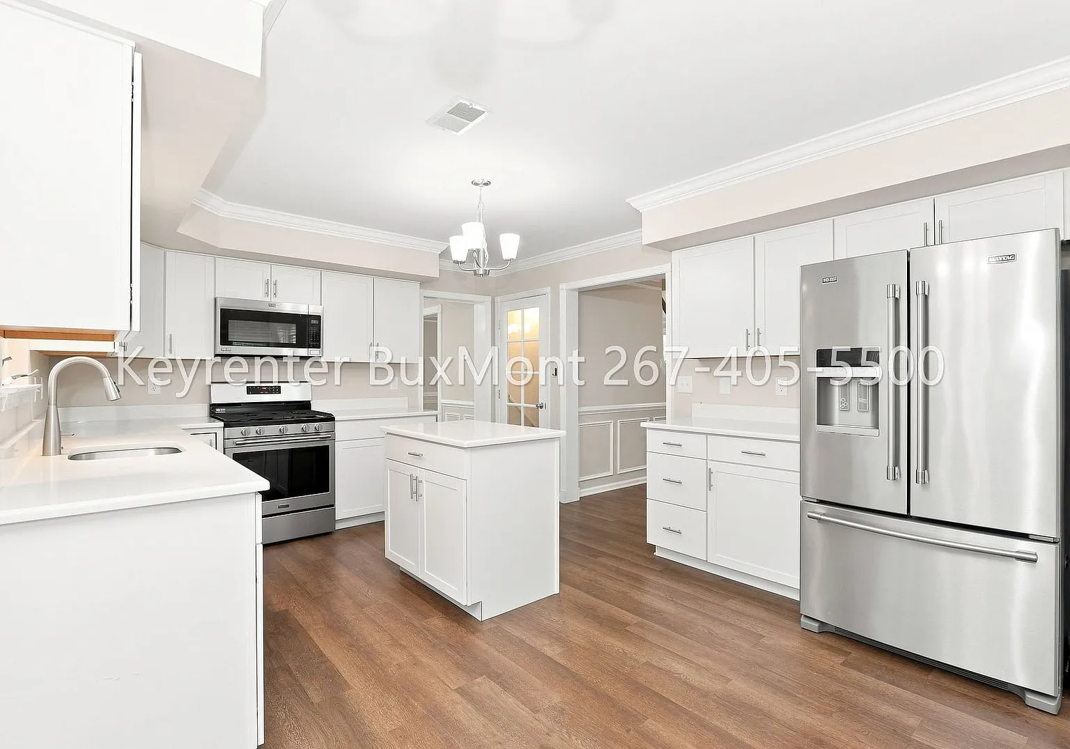 Renovated 4BR Home with 2-Car Garage, Fenced Yard & Patio — Photo 1