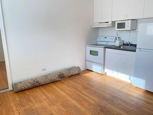 29W513 Forestview Dr — Photo 2