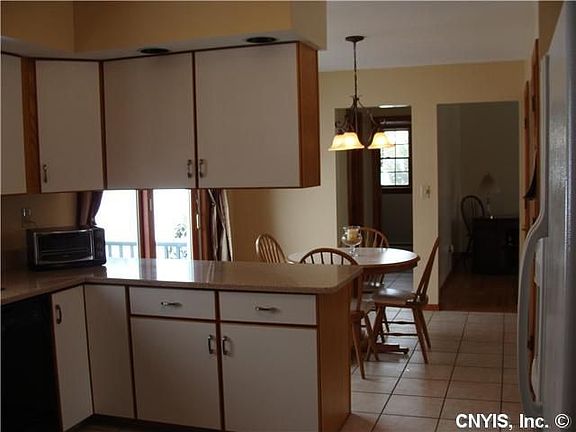 5th image of 18 Rosewood Ave