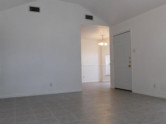 3rd image of 3409 Crescent Dr