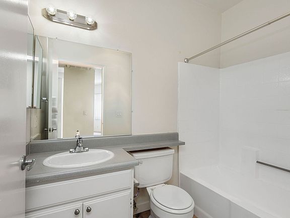 3rd image of 2723 Abbot Kinney Blvd #P212