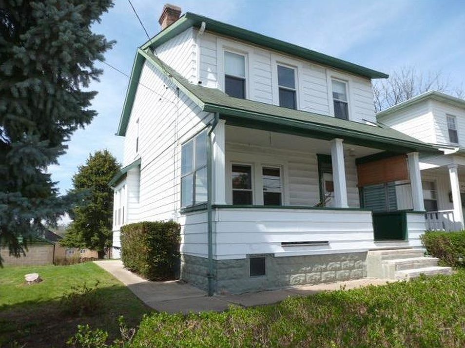 FRONT OF HOUSE