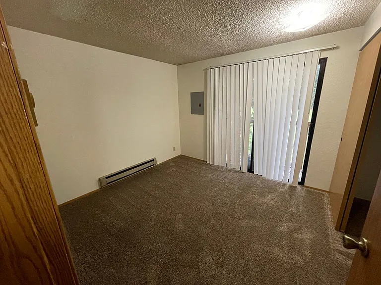 690 NW Atalanta Way #M — Photo 3