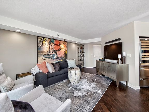 5th image of 300 Walnut St #2002