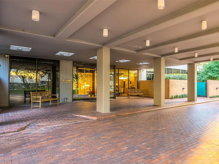 15 Greenway Plz #10G — Photo 6