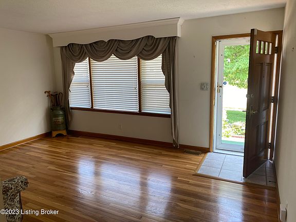 3rd image of 3103 Roselawn Blvd