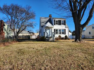 35 Boxford St, East Haven, CT 06512