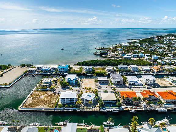 3rd image of 184 Bahama Ave